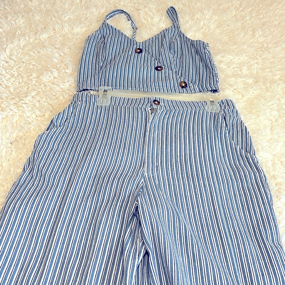 GORGEOUS 2 PC CULOTTE pants & crop top set.